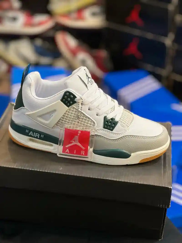 Jordan 4 Retro SB “Pine Green” (Premium Packaging)