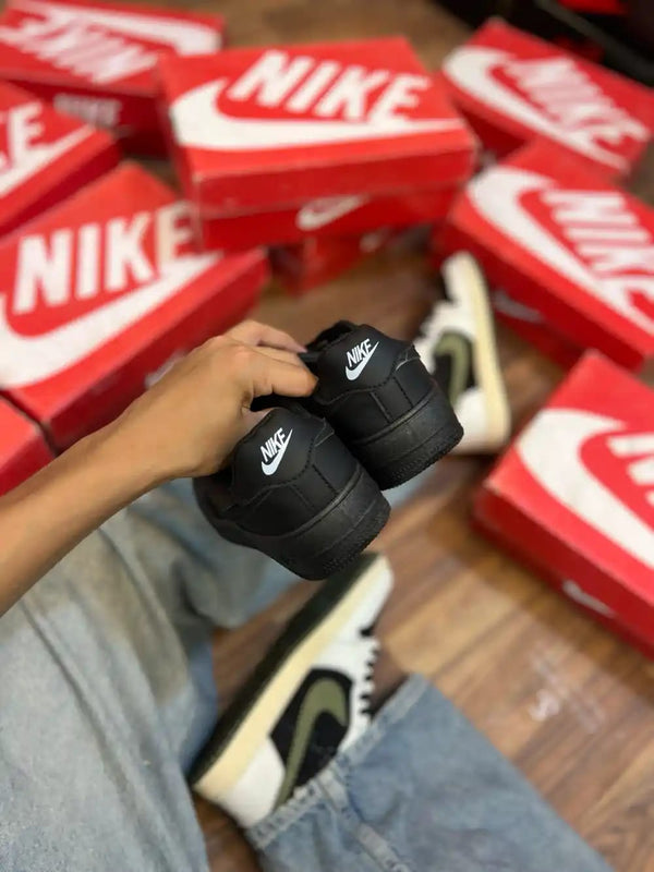 Nike Air Force 1 Triple Black