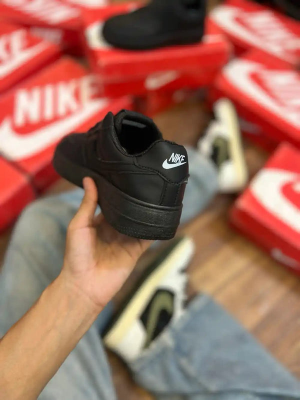 Nike Air Force 1 Triple Black
