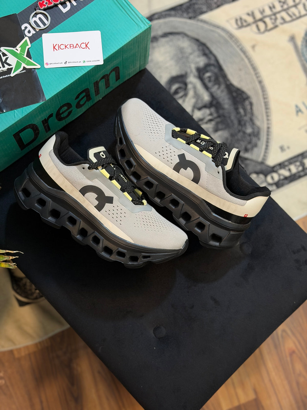 On Cloud Monster 2 ( Grey )