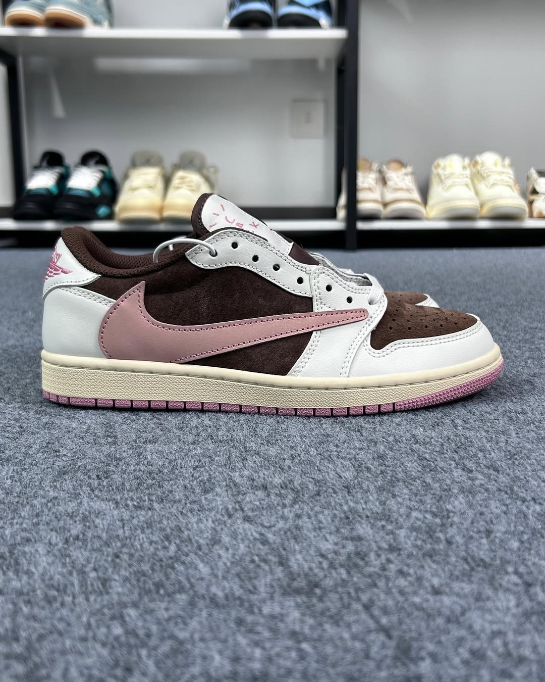 Travis Scott Pink ( PREMIUM + ) 🔥
