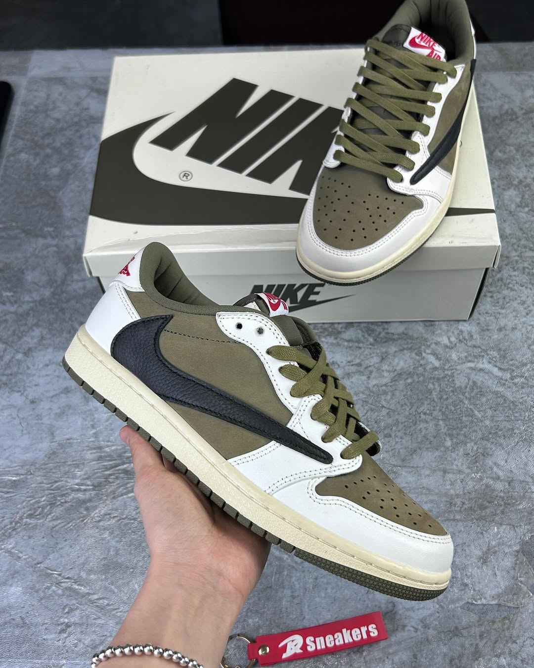 Travis Scott Medium Olive ( PREMIUM + )🔥