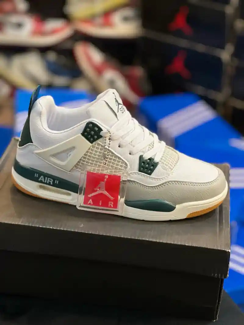 Jordan 4 Retro SB “Pine Green” (Premium Packaging)
