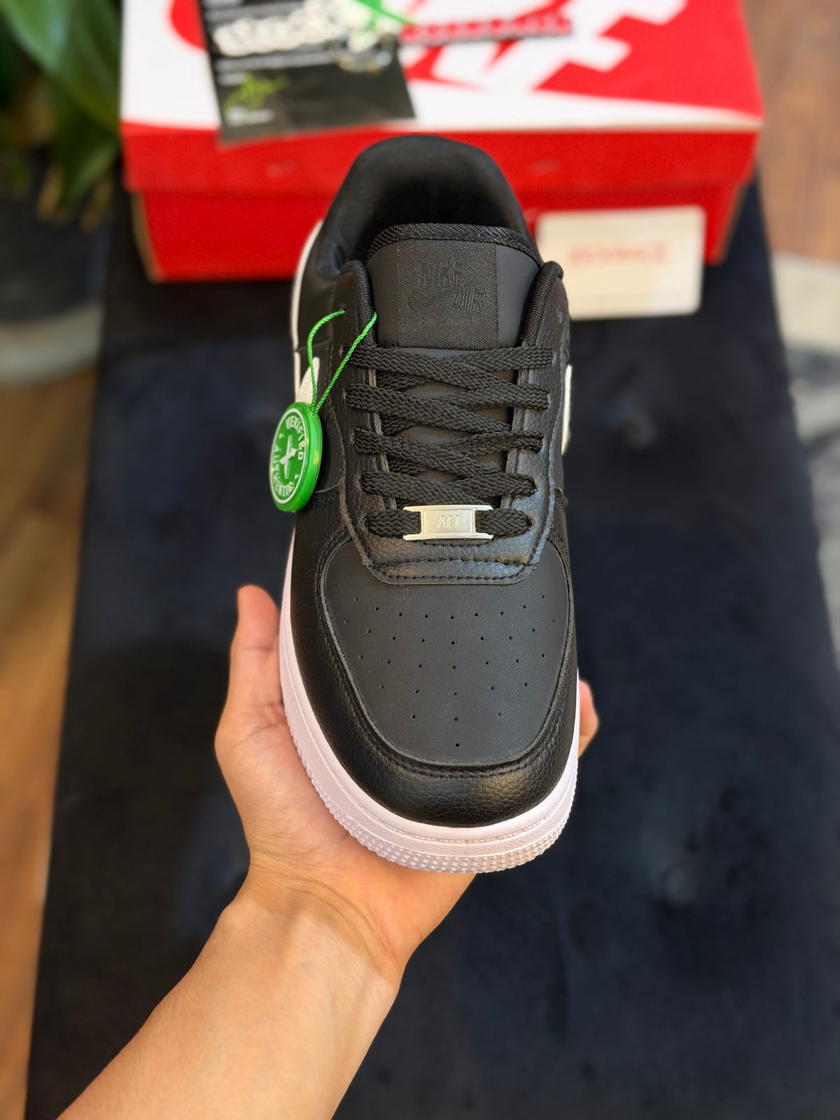 Nike Air Force 1 Black ( White Swoosh )