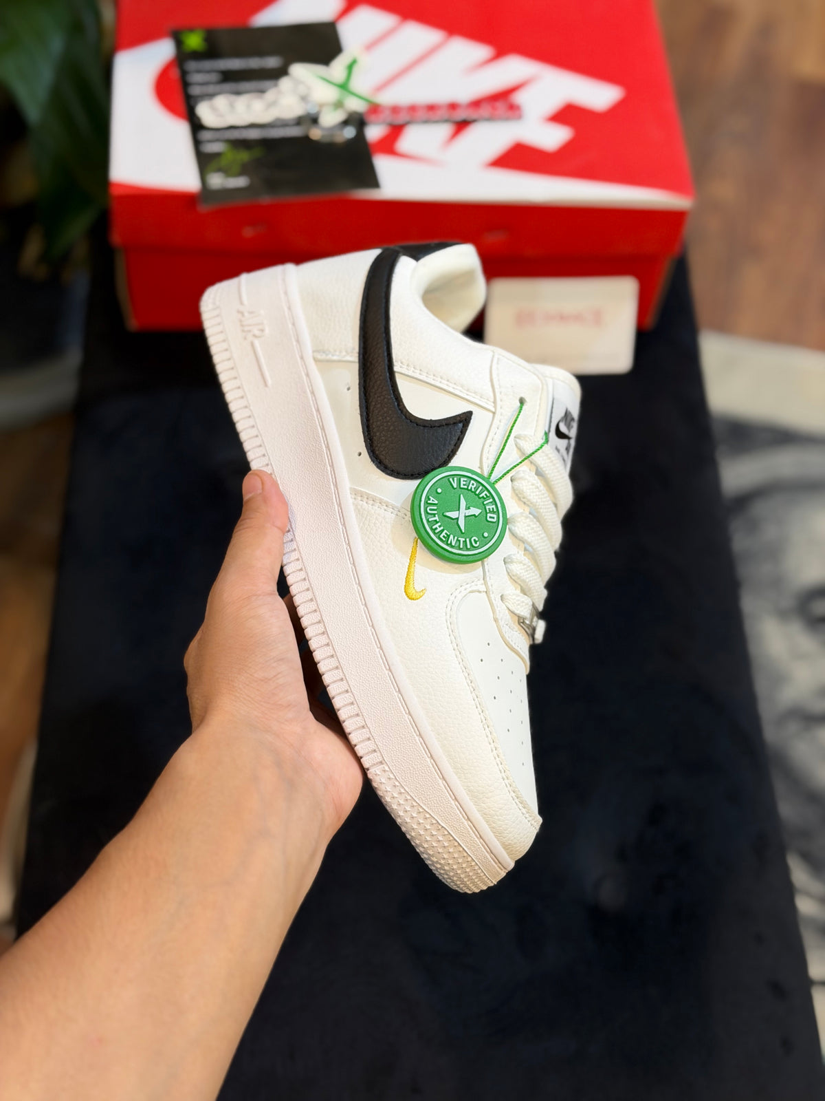 Nike Air Force 1  ( Black Swoosh )