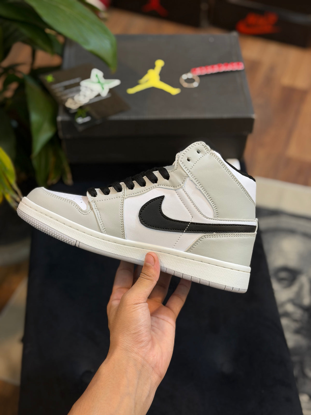 Jordan 1 High ( Smoke Grey) ( Premium Packing)
