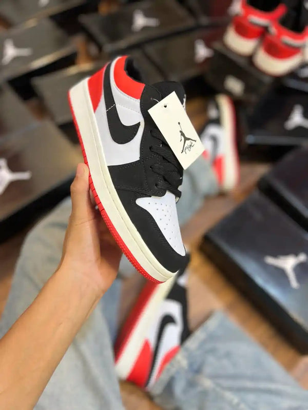 Nike Air Jordan 1 Low Retro ‘Bred Toe’