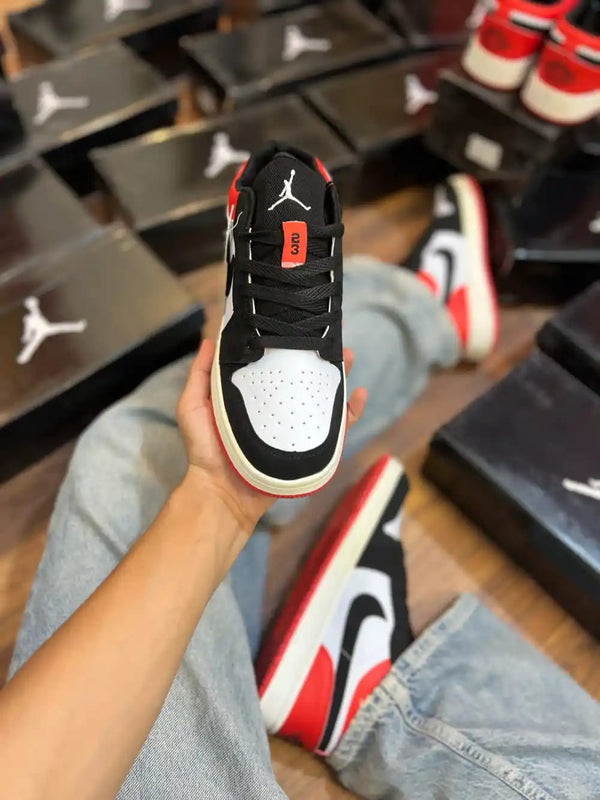 Nike Air Jordan 1 Low Retro ‘Bred Toe’
