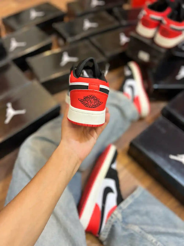 Nike Air Jordan 1 Low Retro ‘Bred Toe’