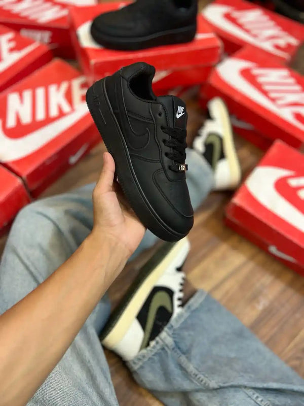 Nike Air Force 1 Triple Black